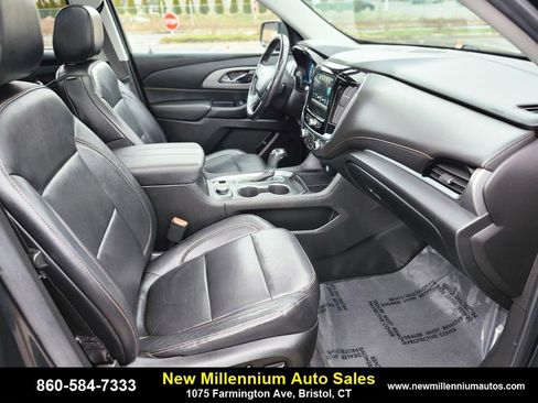 Used 2019 Chevrolet Traverse RS image 11