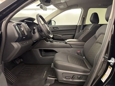 Used 2025 Nissan Pathfinder SV image 24