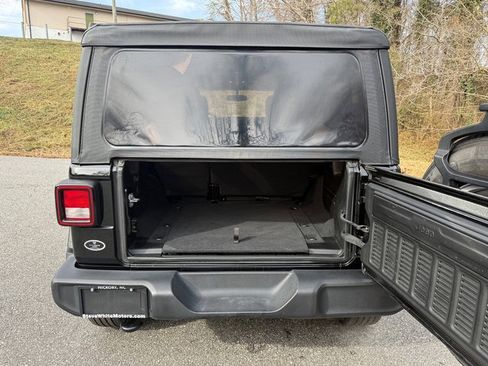Used 2021 Jeep Wrangler Sport S image 16