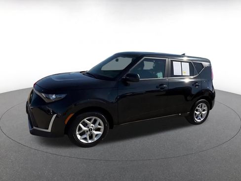 Used 2025 Kia Soul LX w/ LX Technology Package FWD image 8