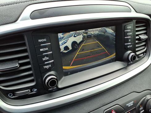 Used 2020 Kia Sorento LX image 13