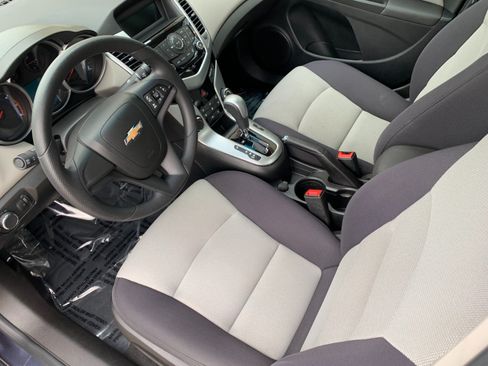 Used 2014 Chevrolet Cruze LS FWD image 10