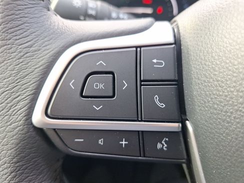 Used 2025 Toyota Sienna XLE image 22