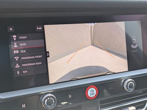 Certified 2025 Porsche Macan AWD/4WD image 19
