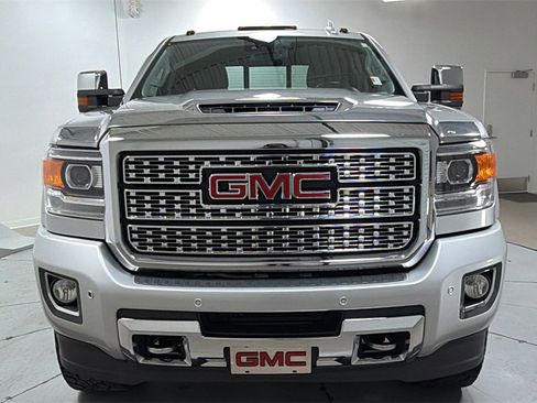 Used 2018 GMC Sierra 2500 Denali w/ Duramax Plus Package image 2