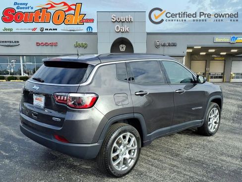 Used 2022 Jeep Compass Latitude w/ Sun and Sound Group AWD/4WD image 3