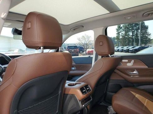 Used 2025 Mercedes-Benz GLS 450 4MATIC image 8