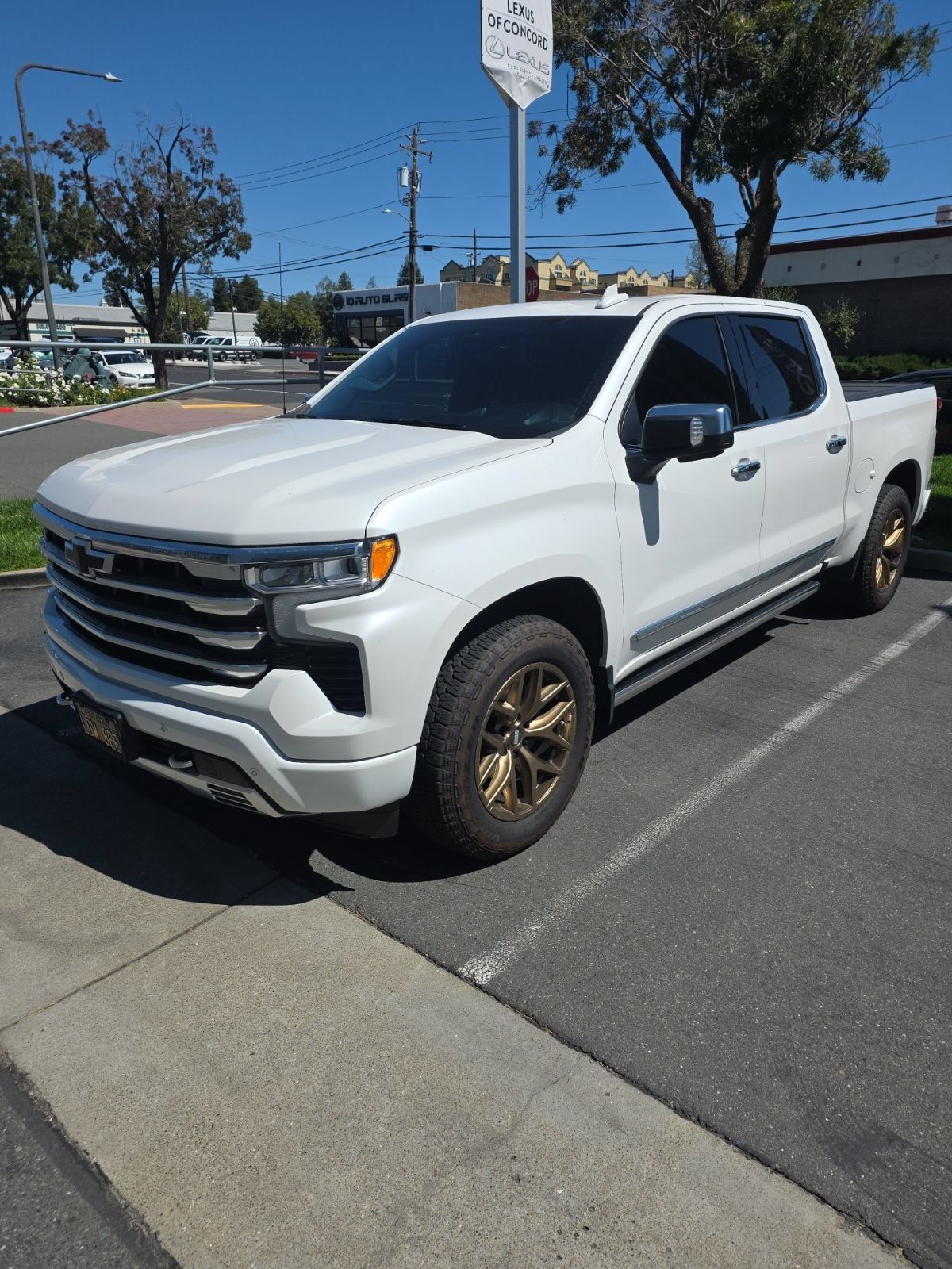 Used 2023 Chevrolet Silverado 1500 High Country AWD/4WD image 3