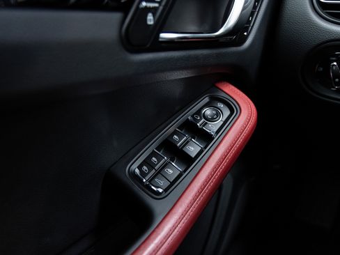 Certified 2024 Porsche Macan image 21