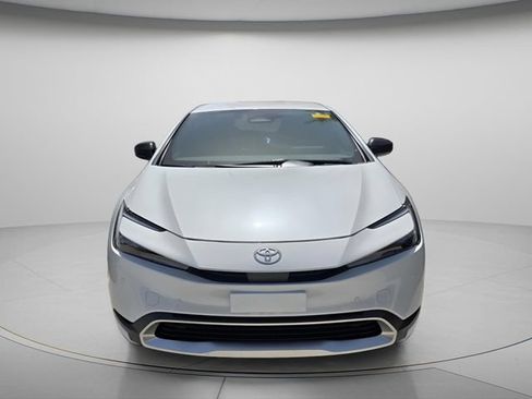 Used 2025 Toyota Prius Plug-In Hybrid FWD image 3