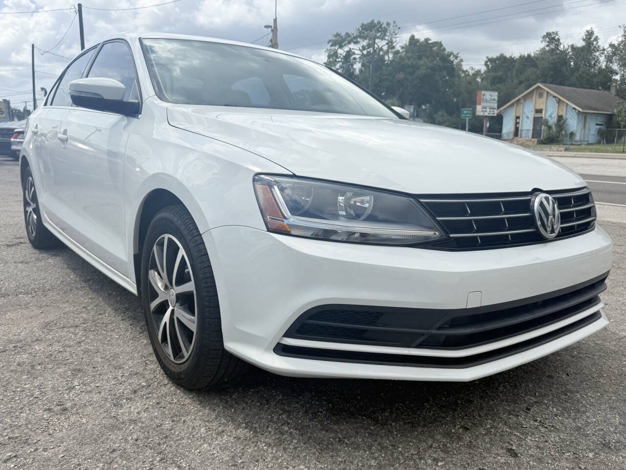 Used 2018 Volkswagen Jetta SE FWD image 4
