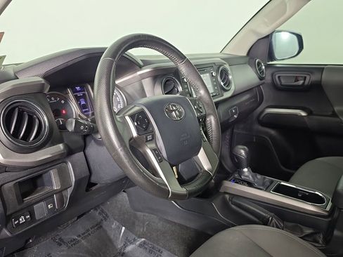 Used 2019 Toyota Tacoma SR5 RWD image 7