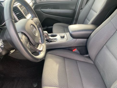 Used 2020 Jeep Grand Cherokee Laredo image 11