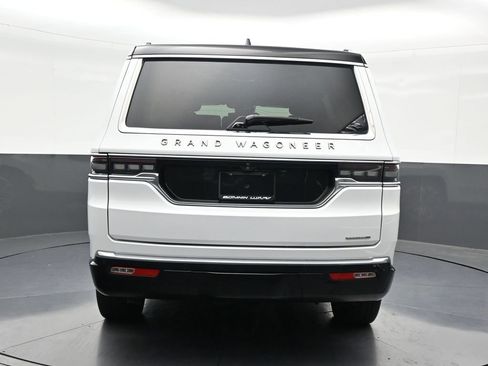 Used 2024 Jeep Grand Wagoneer Series III w/ Rear Seat Video Group 1 AWD/4WD image 4