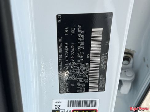 Certified 2024 Toyota Grand Highlander FWD image 33
