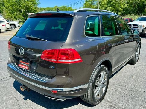 Used 2016 Volkswagen Touareg TDI image 8