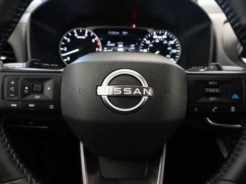 Used 2025 Nissan Rogue SV FWD image 9