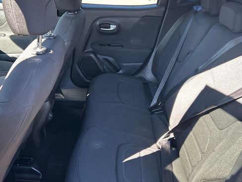 Used 2020 Jeep Renegade Latitude image 10