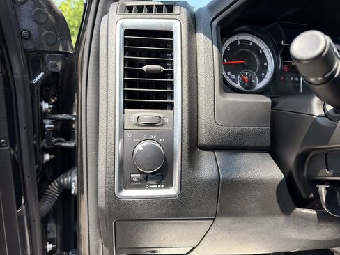 Used 2024 RAM 1500 Classic SLT AWD/4WD image 16