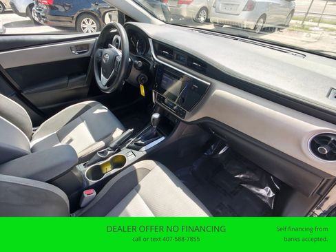 Used 2017 Toyota Corolla LE FWD image 18