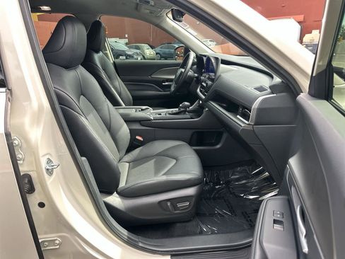 Used 2024 Toyota Grand Highlander XLE image 14