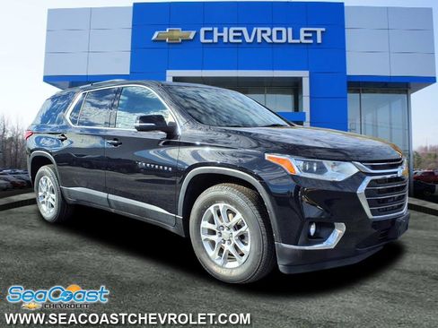 Certified 2021 Chevrolet Traverse LT image 1