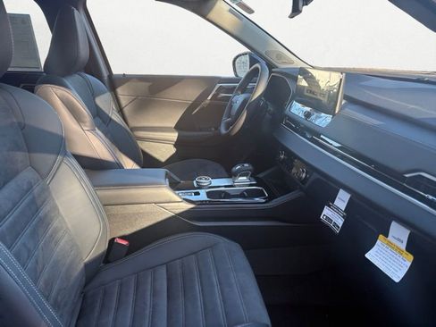 New 2026 Mitsubishi Outlander SE image 12