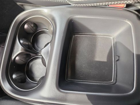 Used 2025 Chrysler Pacifica Select image 29