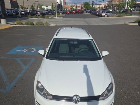 Used 2016 Volkswagen Golf S FWD image 9