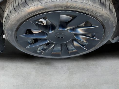 Used 2021 Tesla Model Y Long Range image 15