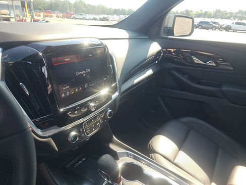 Used 2023 Chevrolet Traverse RS AWD/4WD image 9