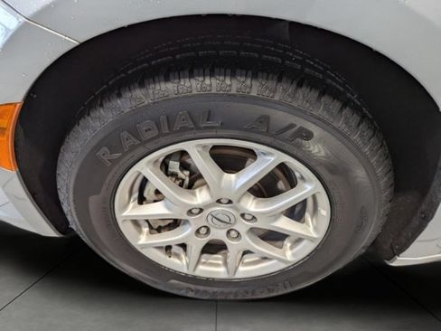 Used 2024 Chrysler Pacifica Touring-L FWD image 8
