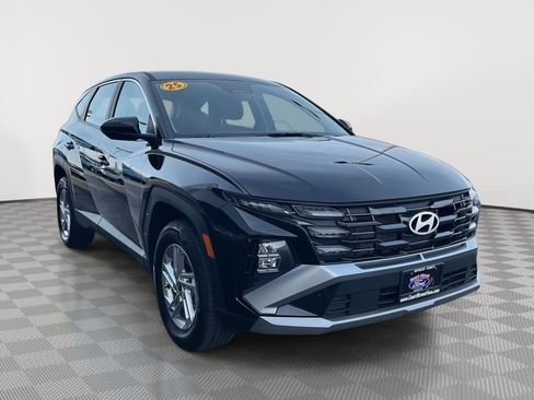 Used 2025 Hyundai Tucson SE AWD/4WD image 3
