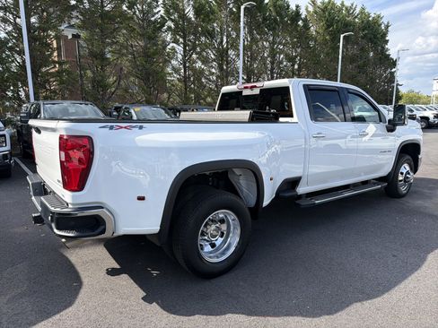 Used 2025 Chevrolet Silverado 3500 LTZ w/ LTZ Convenience Package AWD/4WD image 10
