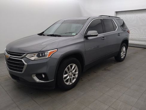 Used 2021 Chevrolet Traverse LT FWD image 2