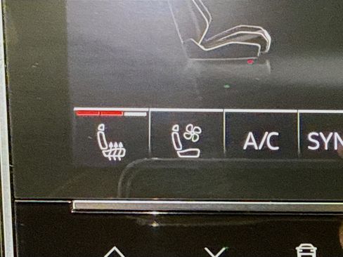 Used 2021 Audi RS Q8 4.0T w/ Carbon Optic Package image 21