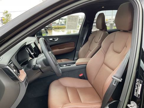 Used 2023 Volvo XC60 B5 Plus image 14