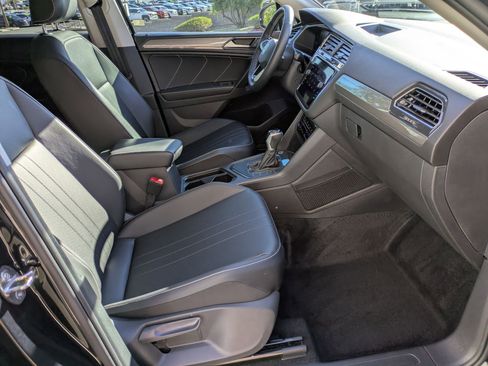 Used 2022 Volkswagen Tiguan SE image 19