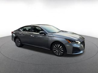 Used 2025 Nissan Altima 2.5 SV FWD video 2