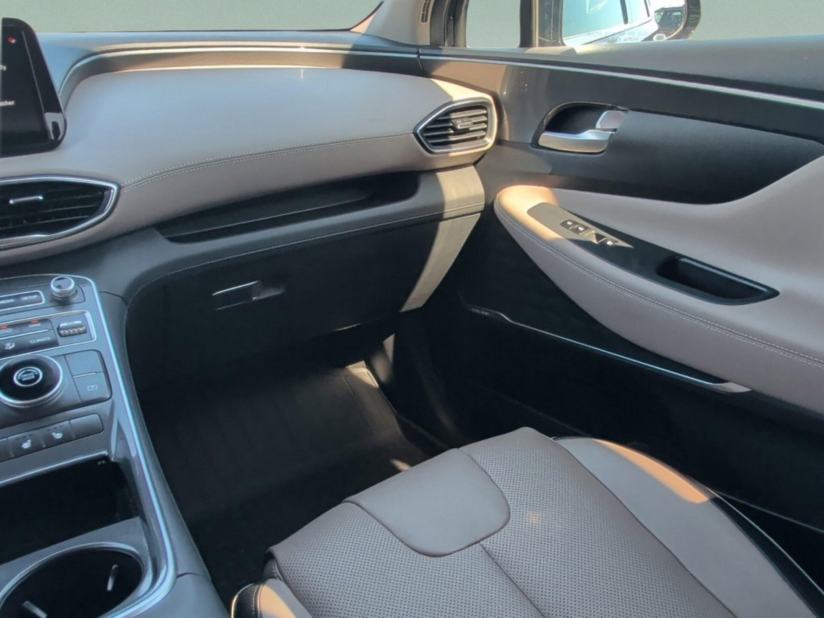 Used 2022 Hyundai Santa Fe SEL w/ Convenience + Premium Package FWD image 35