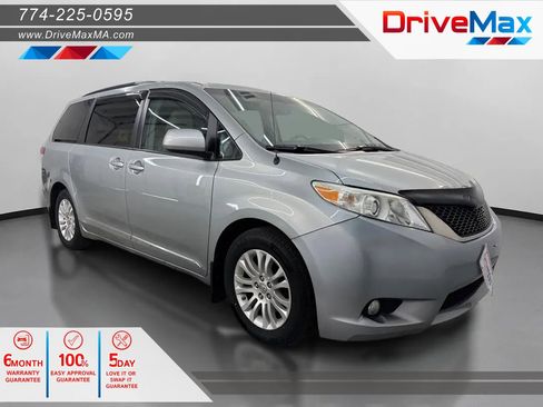 Used 2014 Toyota Sienna XLE image 1