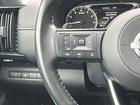 Used 2022 Nissan Pathfinder SV image 14