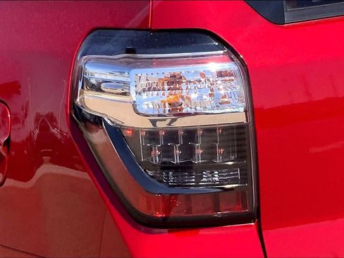 Used 2022 Toyota 4Runner SR5 Premium w/ Moonroof Package AWD/4WD image 28