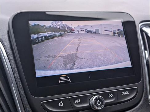 Used 2020 Chevrolet Malibu LT image 18