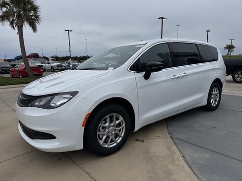 New 2026 Chrysler Voyager LX image 3