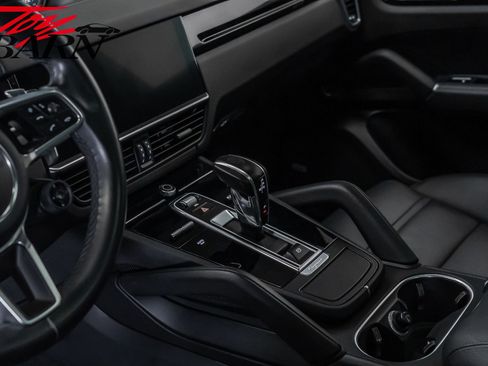 Used 2022 Porsche Cayenne S image 25