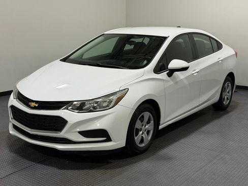 Used 2018 Chevrolet Cruze LS FWD image 1