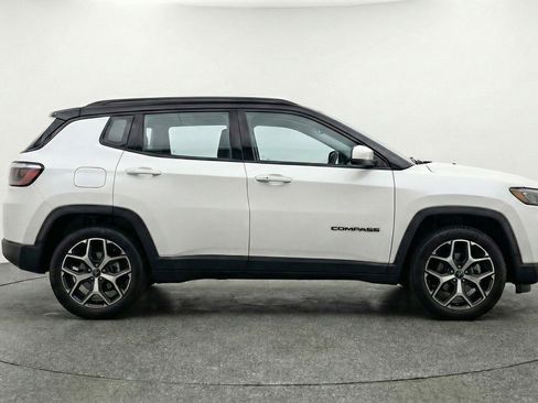 Used 2025 Jeep Compass Limited image 11