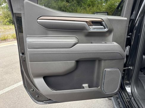 Used 2025 Chevrolet Silverado 1500 LT Trail Boss w/ LT Trail Boss Premium Package AWD/4WD image 9