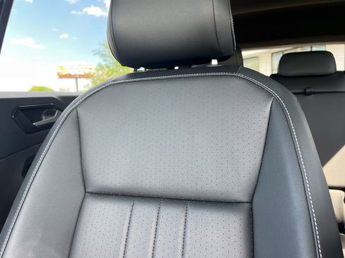 Certified 2024 Volkswagen Tiguan SE R-Line FWD image 22